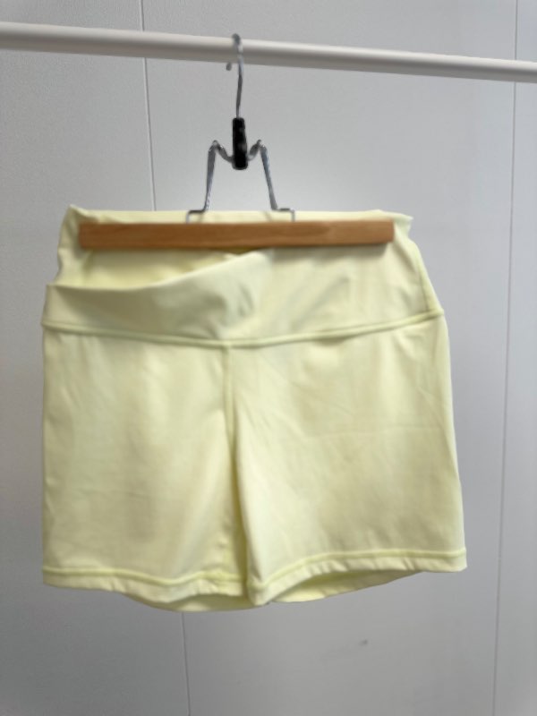 Yoga-shorts (butter-yellow)