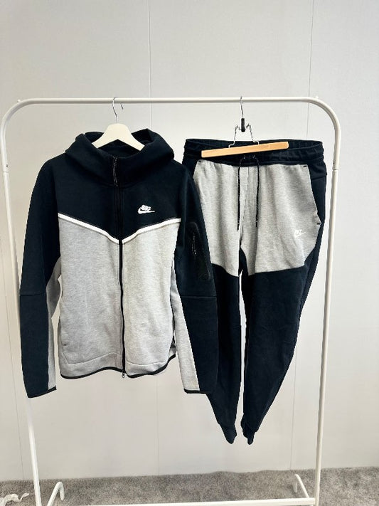 NIKE TECH sett (svart+grátt)