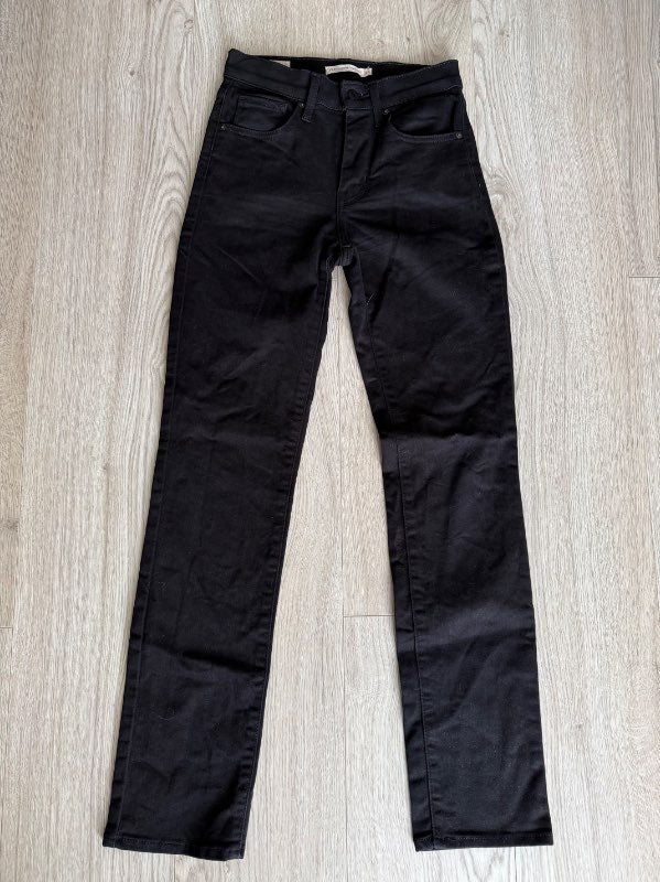 Levis straight svartar