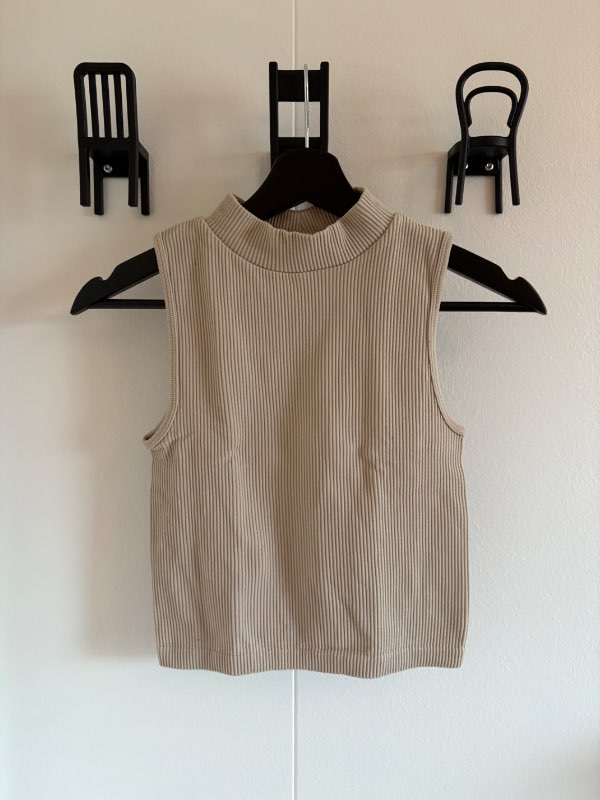 Beige kragabolur
