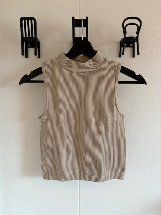 Beige kragabolur