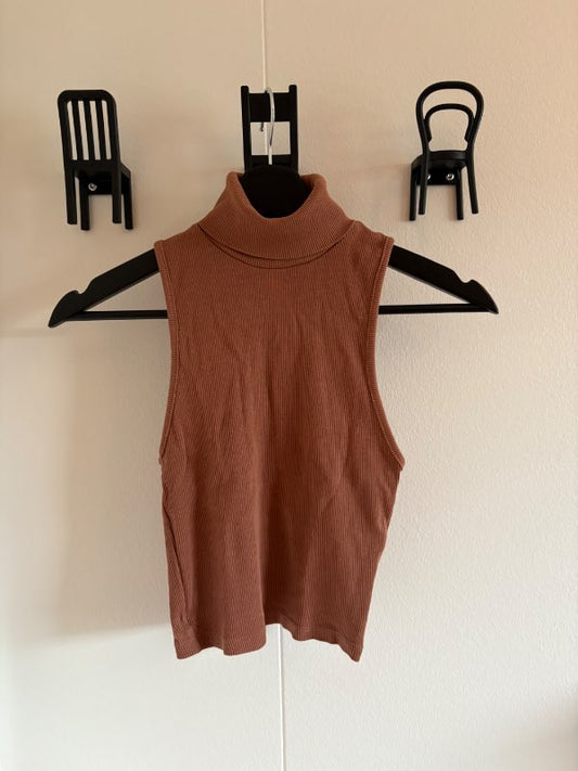 Zara brúnn kragabolur