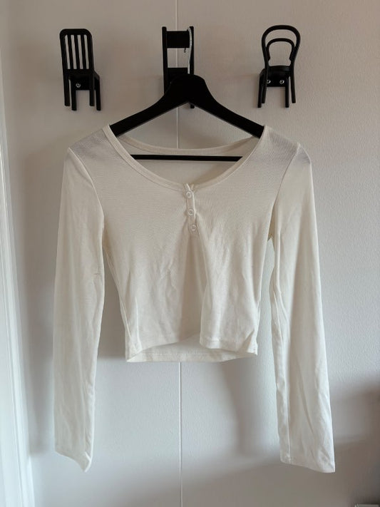 Hvítur half button up