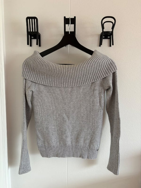 Aritzia grá peysa