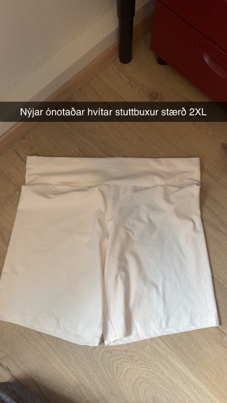 Nýjar hvítar stuttbuxur