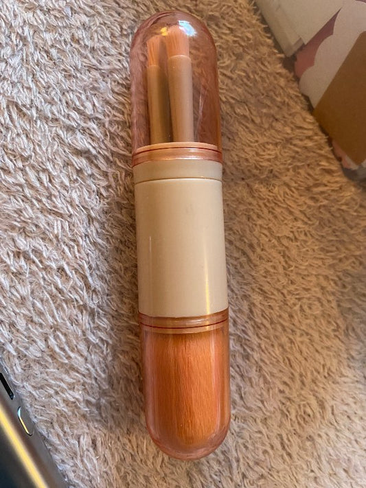 New makeup brush many together