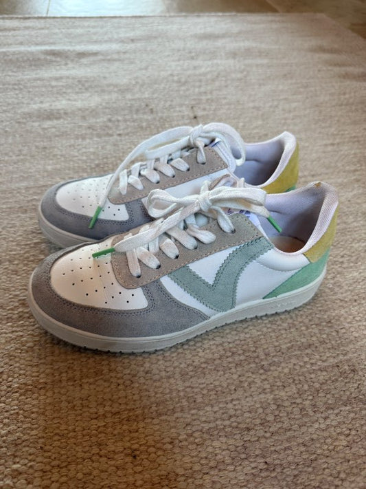 Victoria sneakers