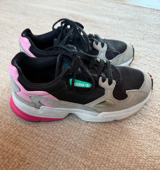 Adidas falcon