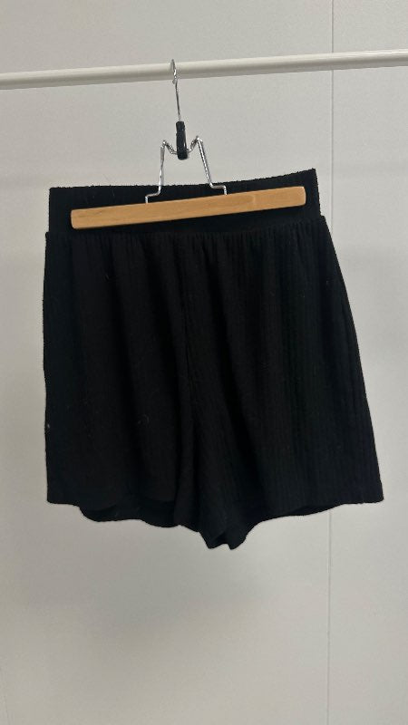 PIECES stuttbuxur svartar