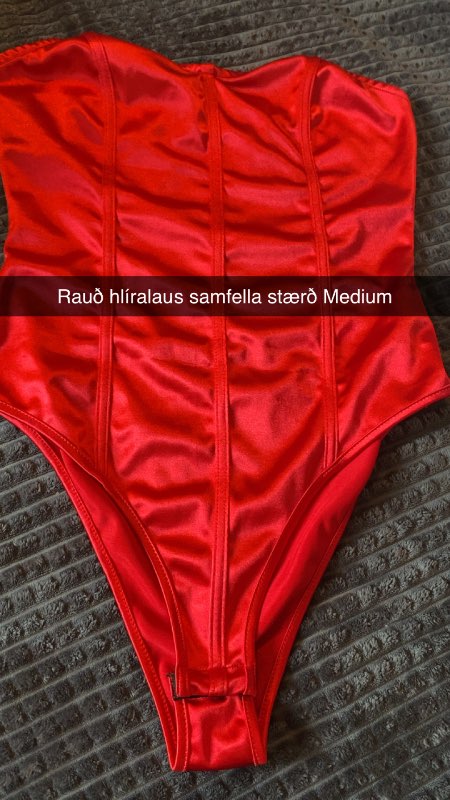 Rauð hlíralaus samfella