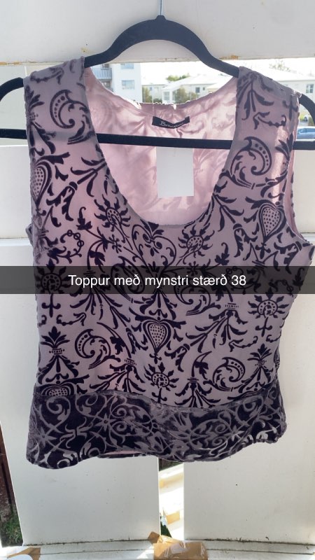 Toppur með mynstri