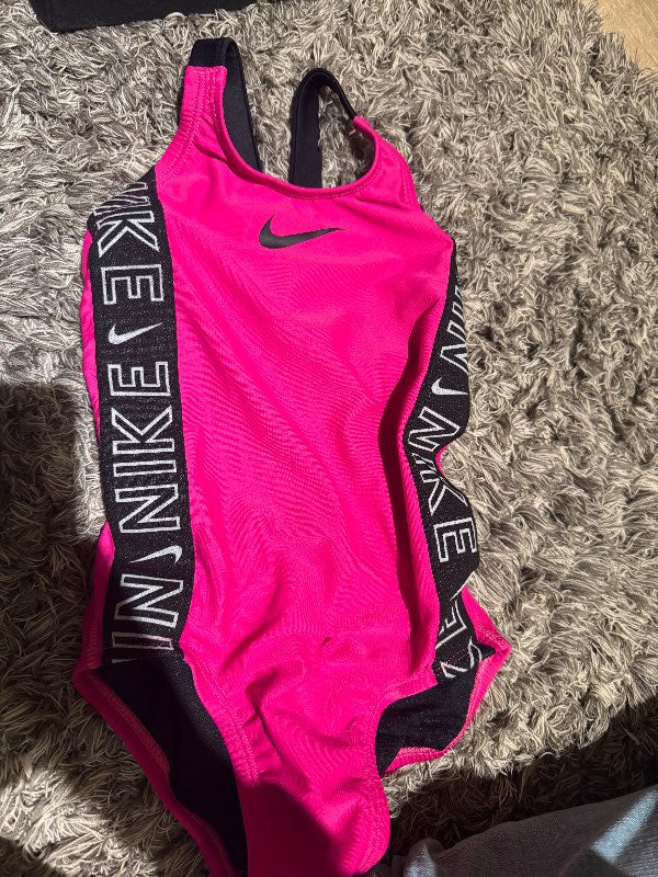 Nike sundbolur