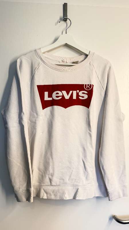 Levis paysa White