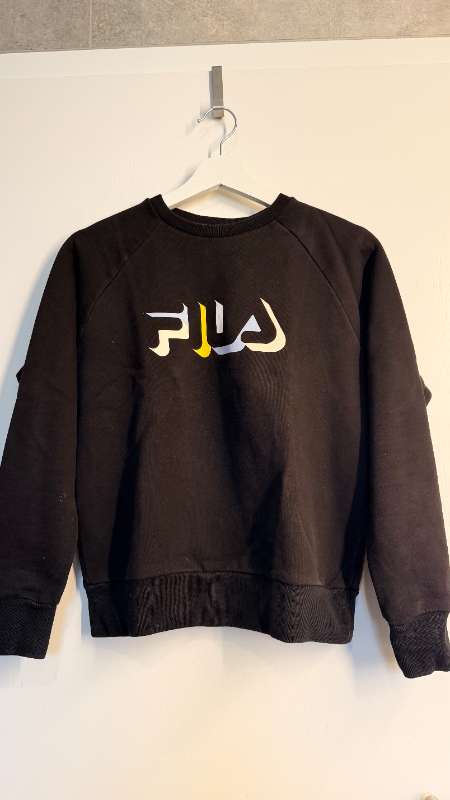 Fila peysa
