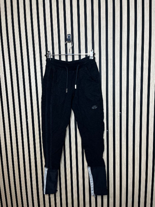 Joggingbuxur svartar