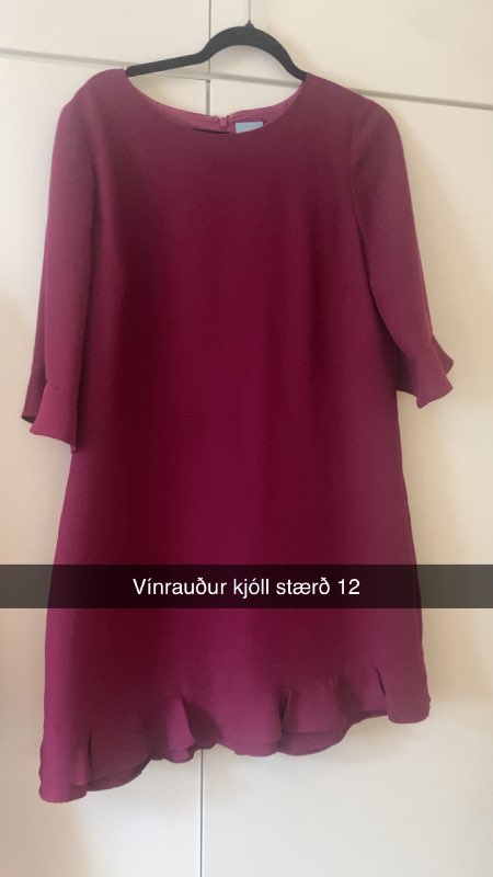 Vínrauður kjóll