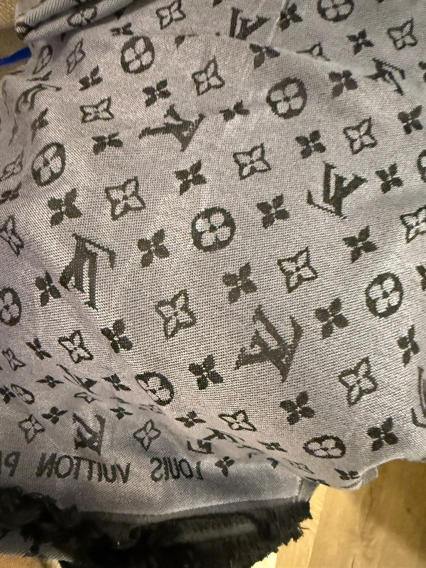 LV scarf w