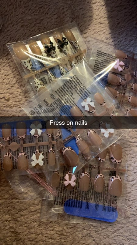 Press on nails