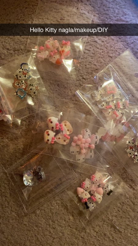 Hello Kitty nails/makeup/DIY