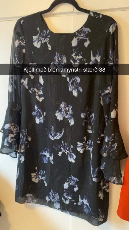 Kjóll með blómamynstri