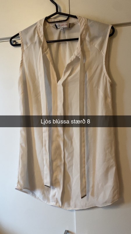 Ljós blússa með bandi