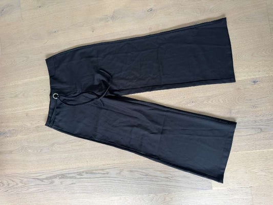 svartar útvíðar suitpants