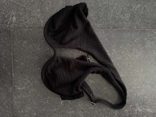 Svart ruffled bikiní sett