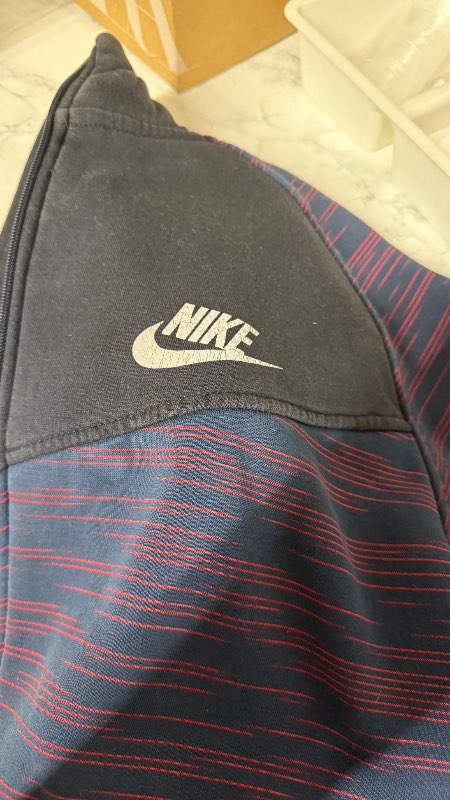 Nike peysa