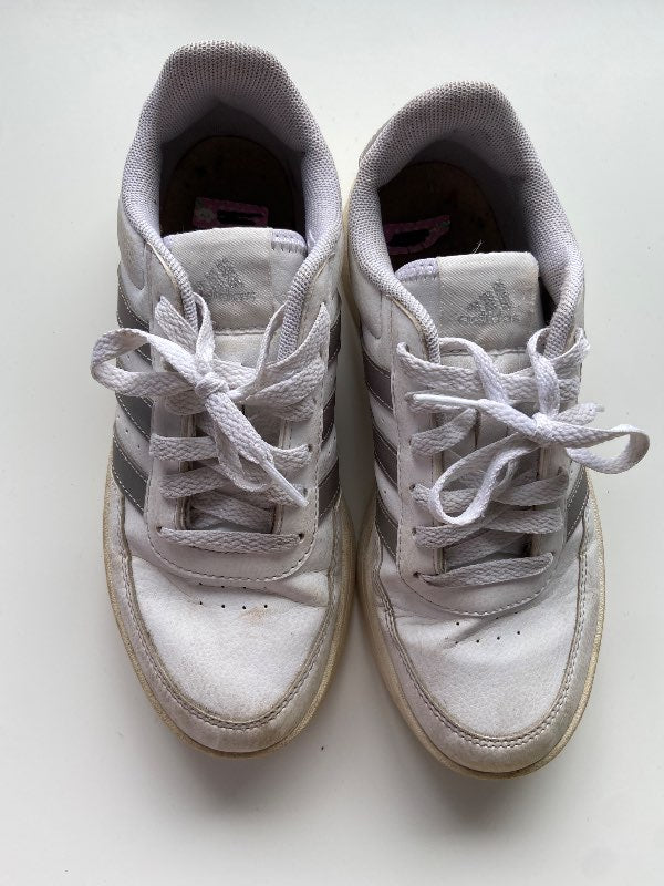 Adidas skór