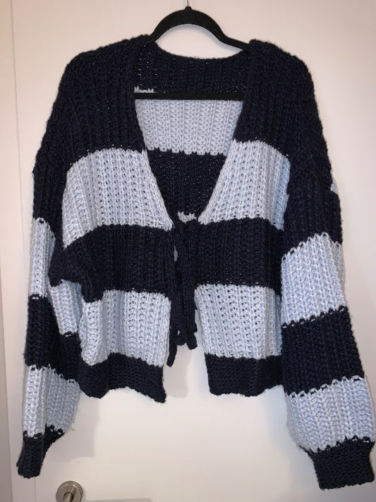 Blá og dökkblá peysa