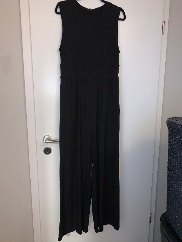 Svartur samfestingur