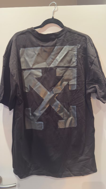 Off white bolur Svartur