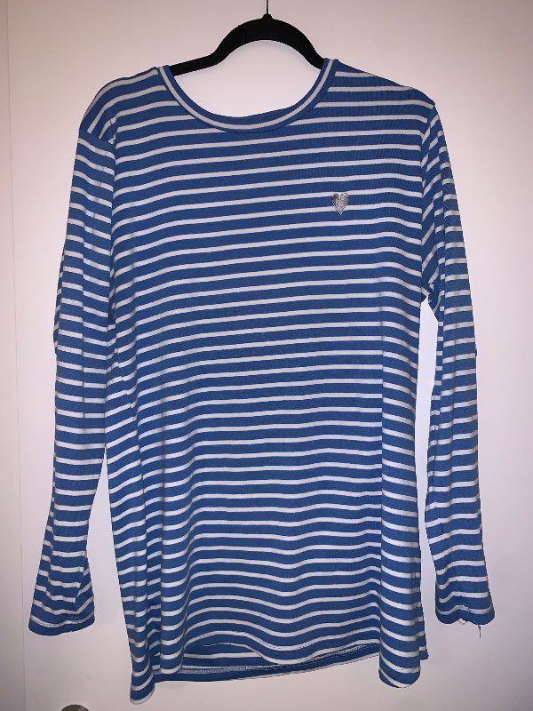 Röndótt blá langermapeysa