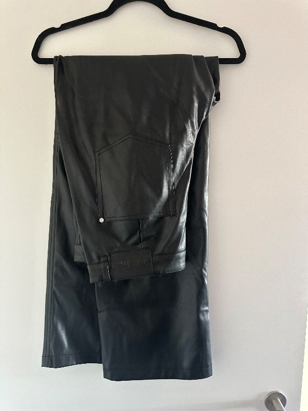 bershka pleður buxur