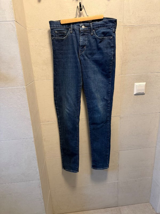 Levi’s Shaping Skinny