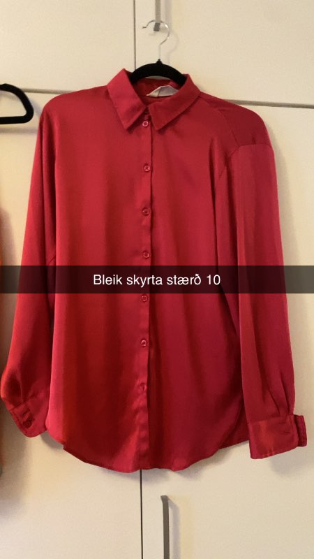 Bleik skyrta