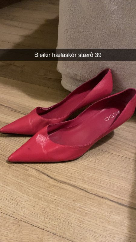 Bleikir hælaskór