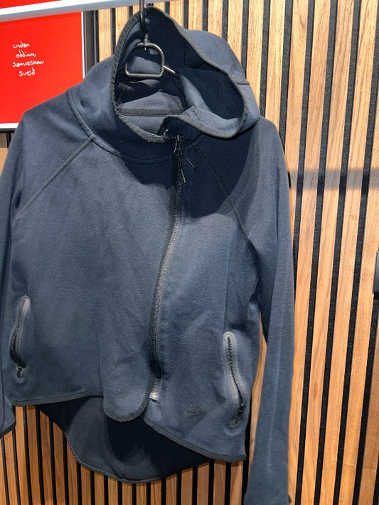 Nike hettupeysa