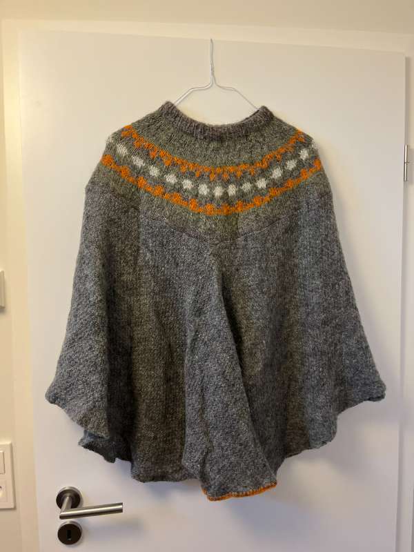 Ullarslá grá prjónuð