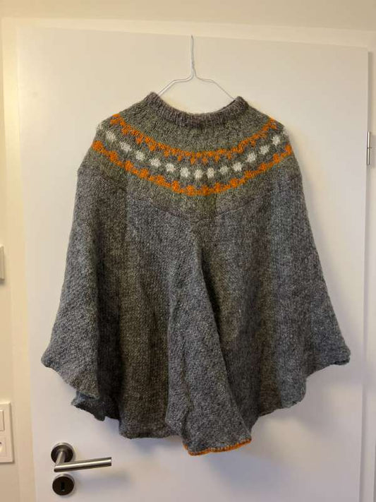 Ullarslá grá prjónuð