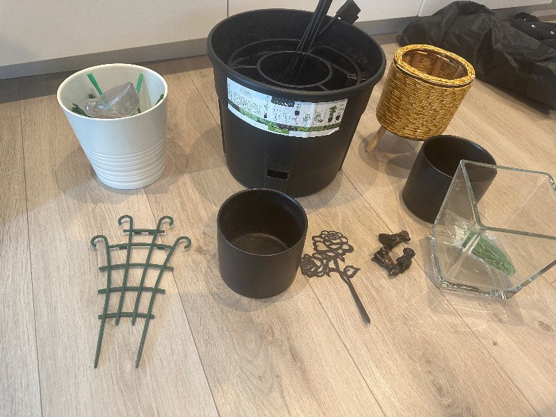 Skraut í blómapott svart blóm