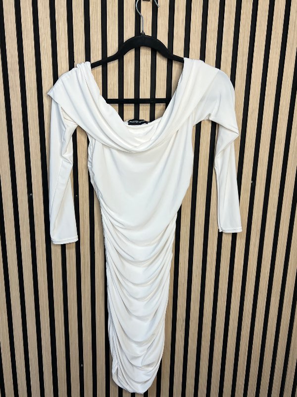 PrettyLittleThing kjóll hv