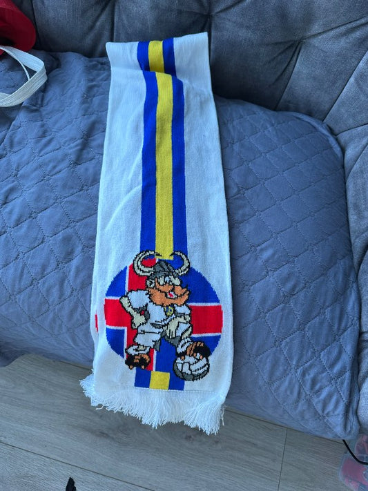 Leeds trefill ísland
