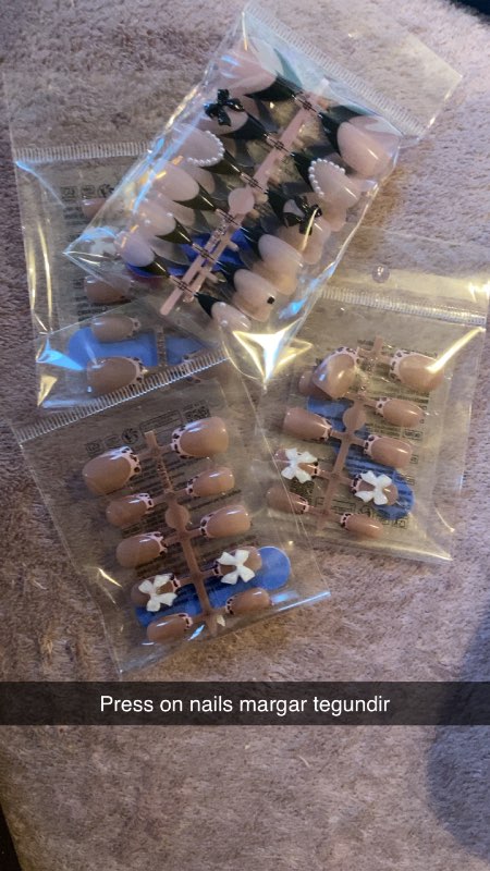 Press on nails margar tegundir