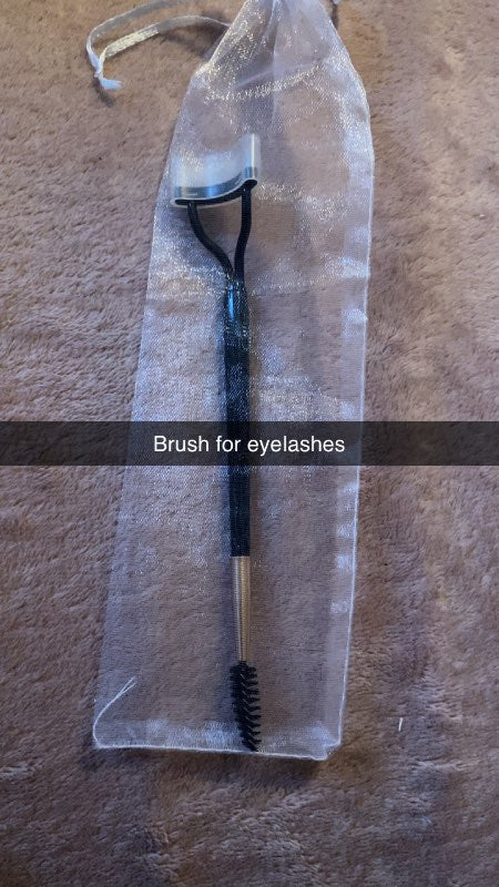 Brush eyelashes eyebrows