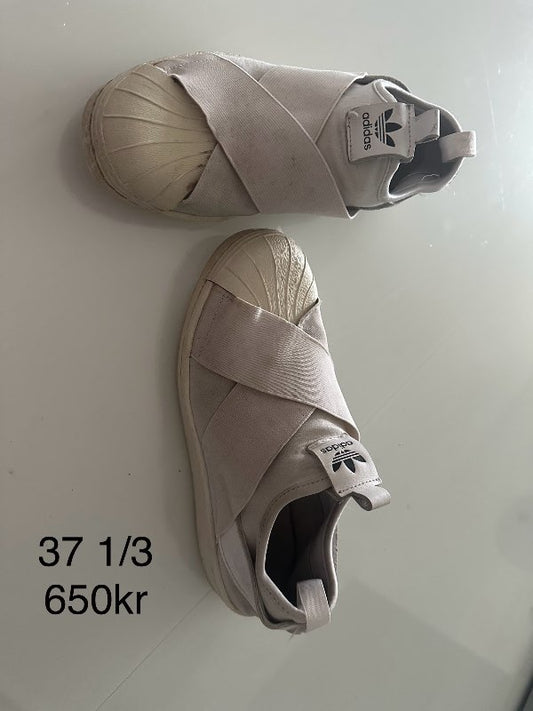 Hvítir AdiDAS Skór 37,5