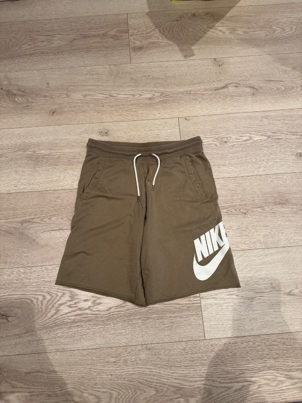 Nike grænar stuttbuxur