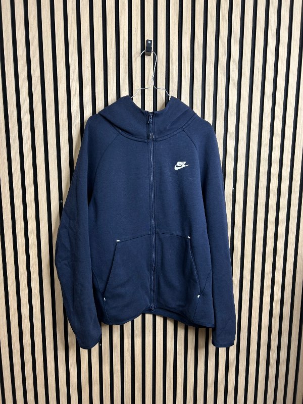 Nike peysa