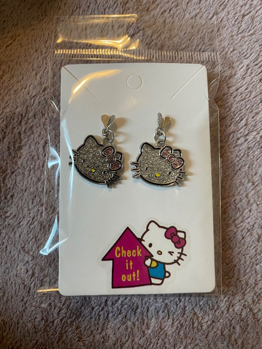Hello Kitty eyrnalokkar