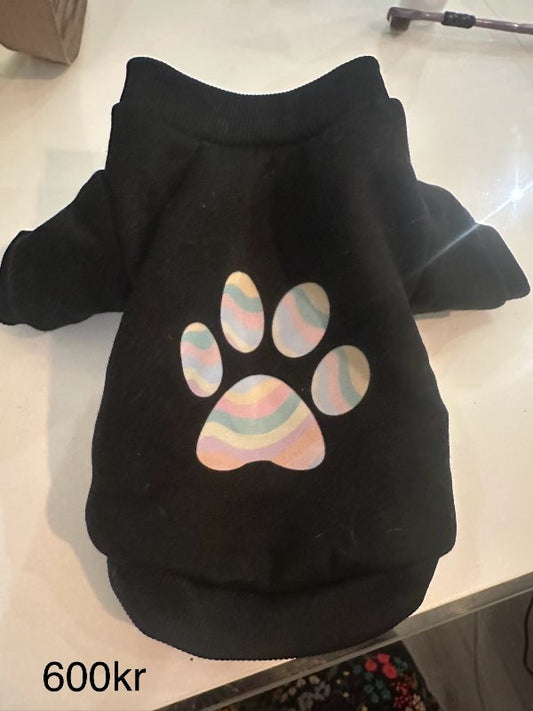 Svört peysa lítil loppa